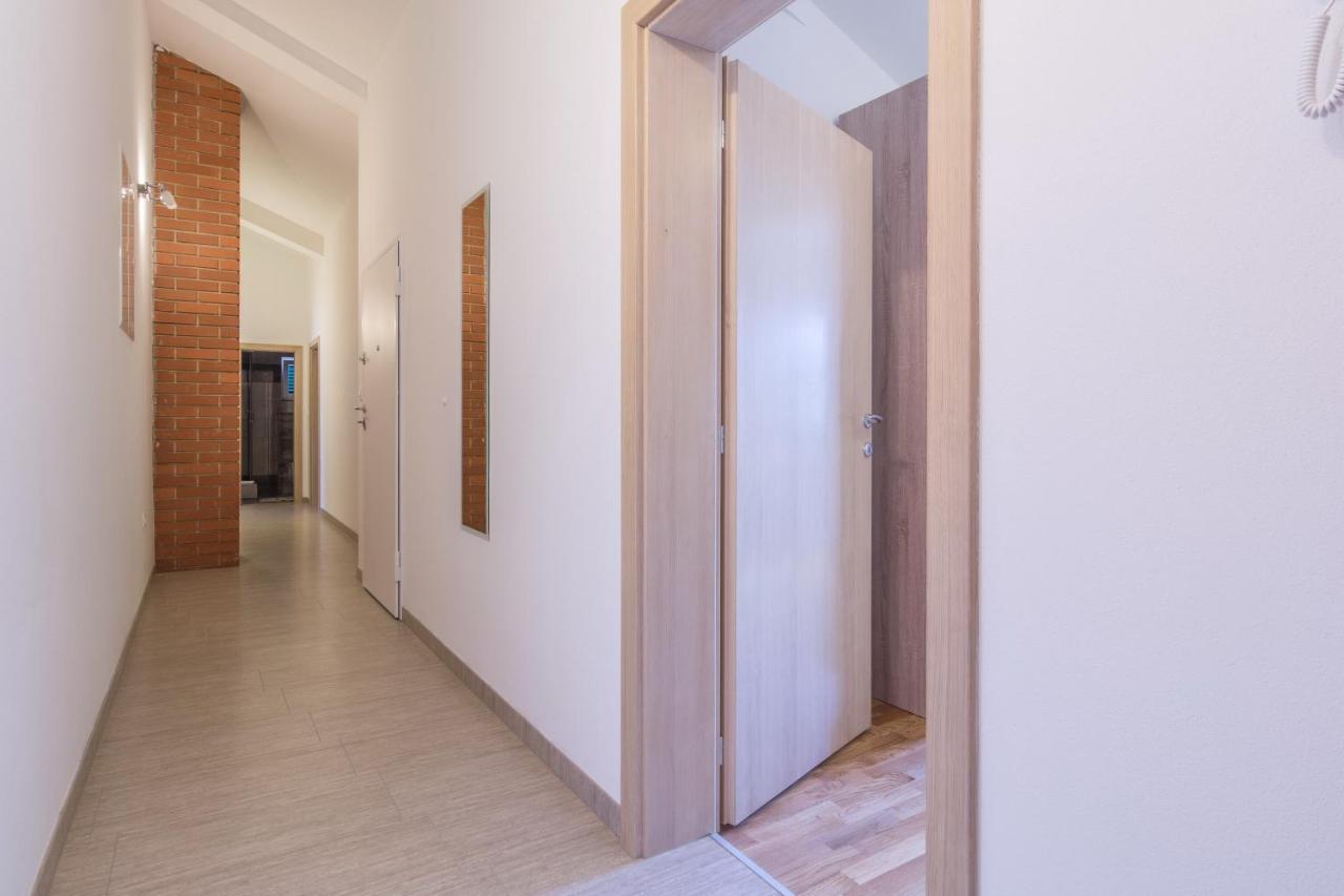 Apartments By The Sea Simuni, Pag - 18386 科兰 外观 照片